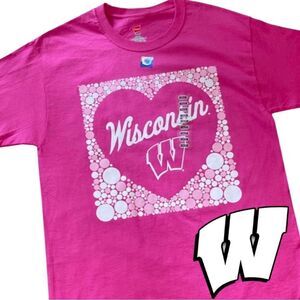 Hanes Women's “Love Wisconsin Badgers” T-Shirt • Medium • NWT 💕